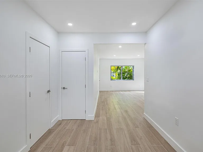 1610 Michigan Ave #2 — Photo 4