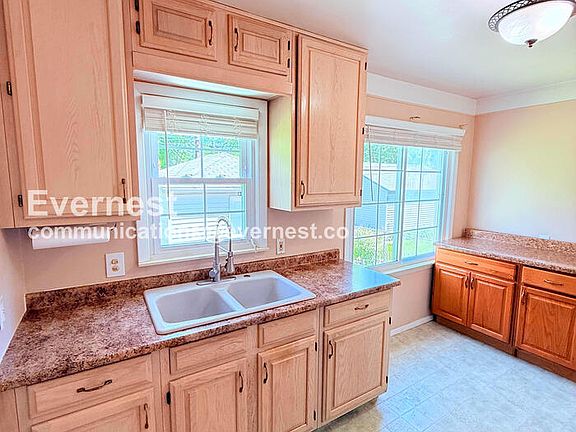 3rd image of 1313 Donald Ave