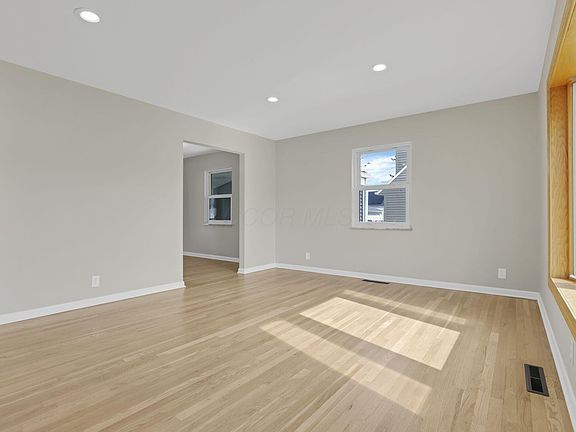 5th image of 389 Deerfield Rd