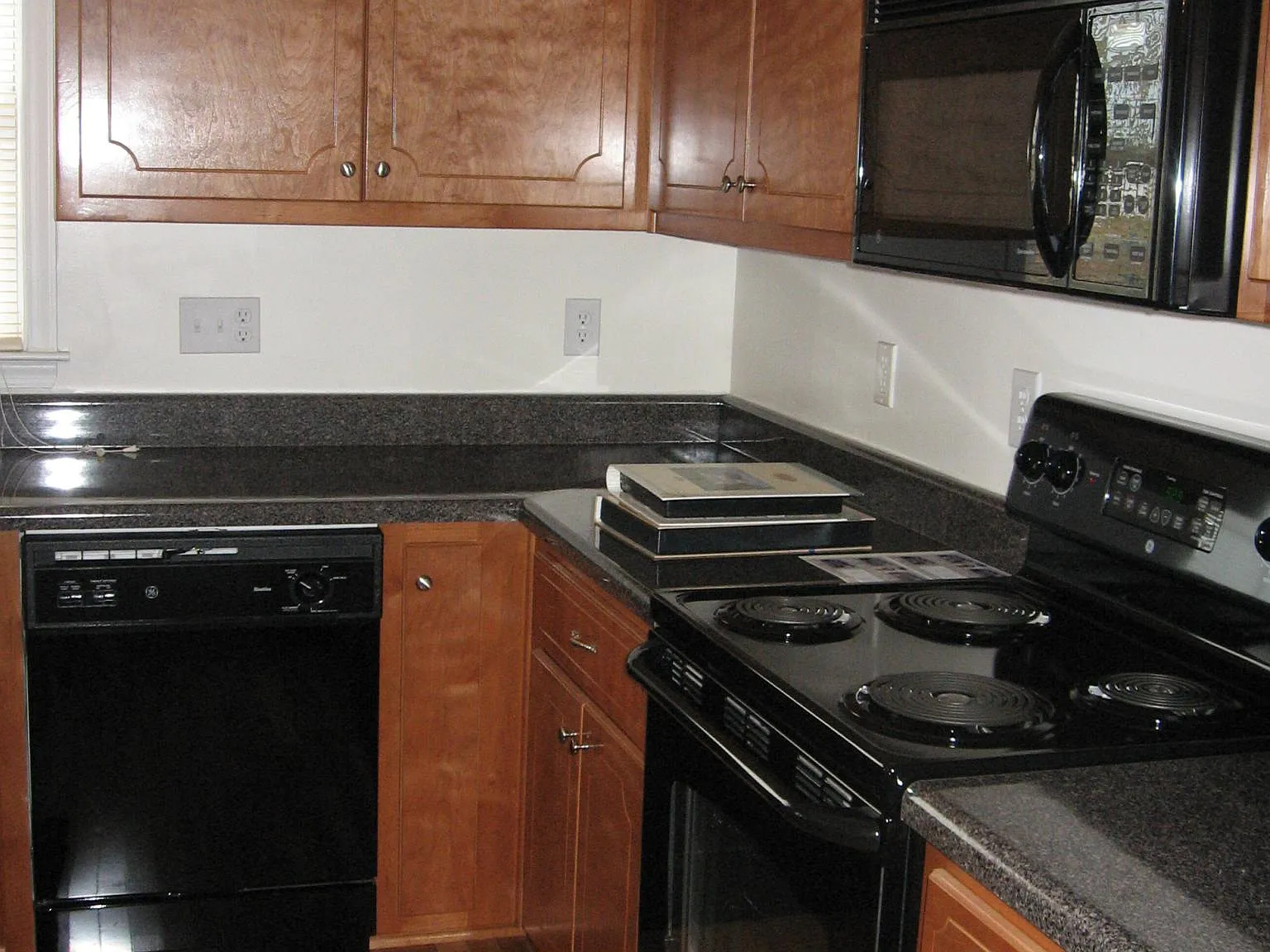 4 bed, 2.5 bath, 1860 sqft, $3,200 — Photo 3