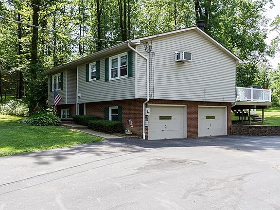 2nd image of 33851 Burtview Pl