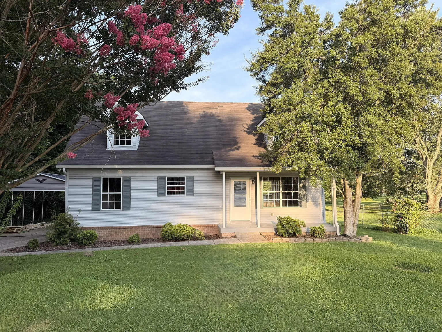 4 bed, 2.5 bath, 2214 sqft, $2,445 — Photo 1