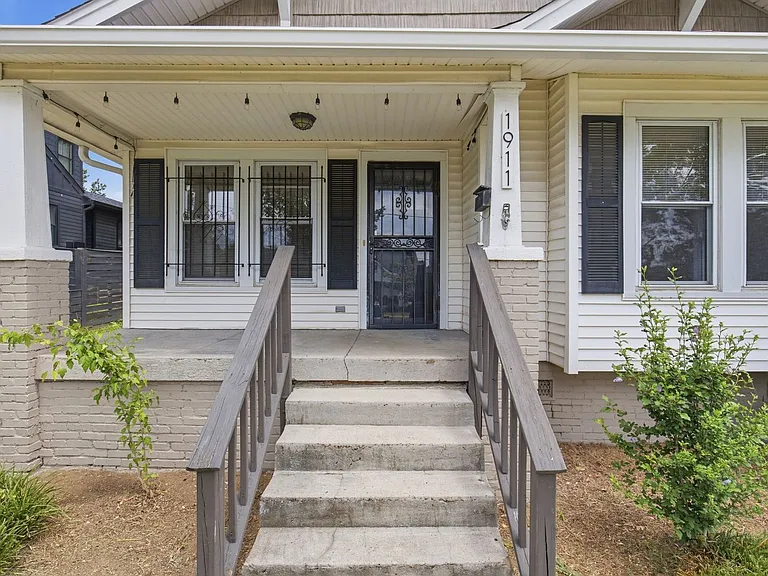 1911 Shelby Ave — Photo 8