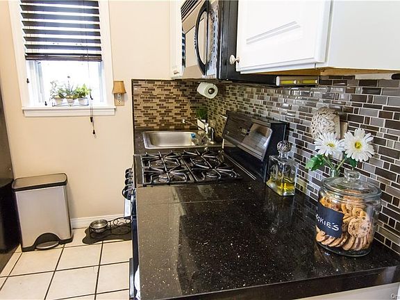 5th image of 2846 Randall Ave