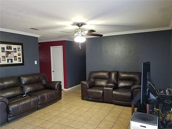 2nd image of 926 Liberty Dr