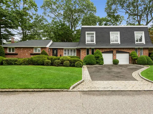 2 Warwick Lane, Bay Shore, NY 11706