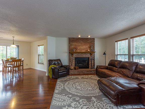 2nd image of 10130 Yosemite Ln