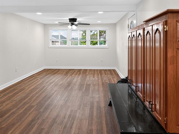 4th image of 812 E Lindon Street
