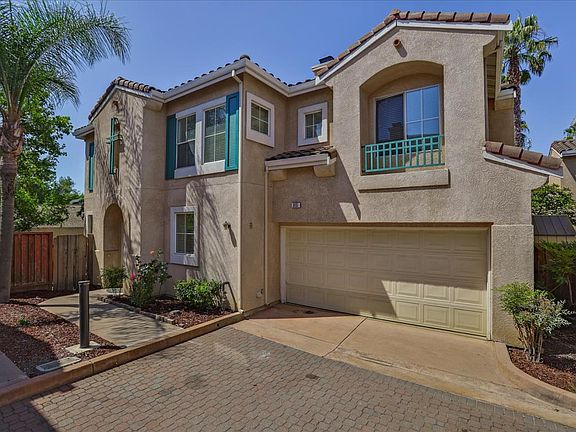 2nd image of 815 Royal Palm Ct