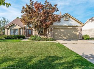 45222 Glengarry Rd, Canton, MI 48188