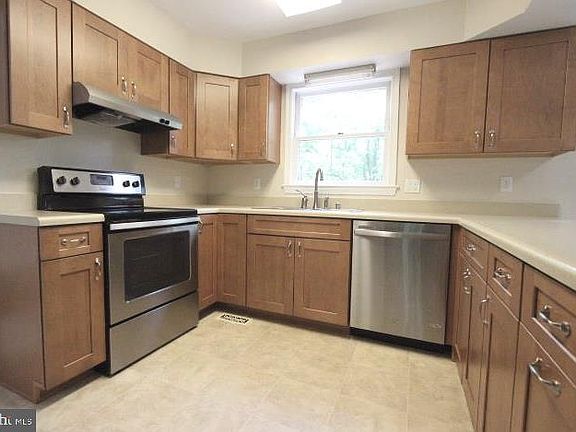 4th image of 1005 Bayview Overlook