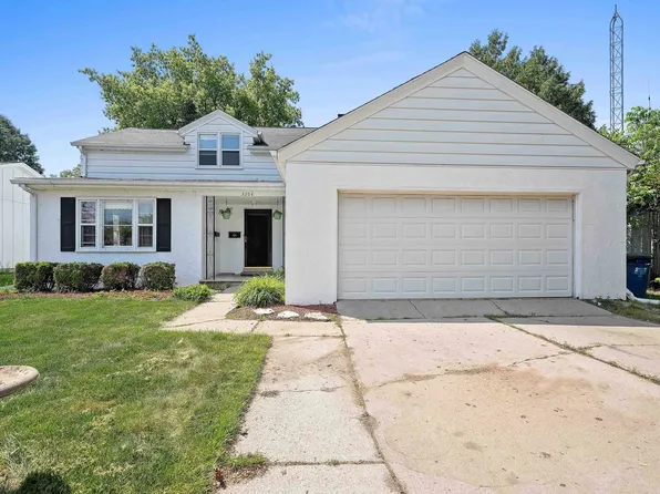 3206 S Webster Ave, Green Bay, WI 54301