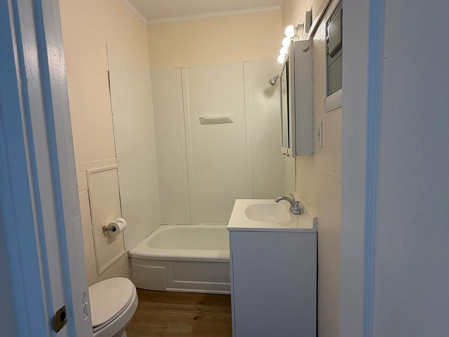Studio, 425 sqft, $735 — Photo 2