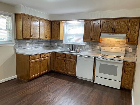 Lots of cabinets! New counter & backsplash