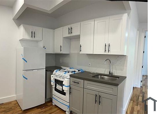 4th image of 2514 Webb Ave #4