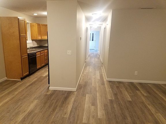 5th image of 429 Saint Clair St