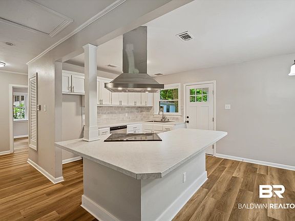 5th image of 408 La Rose Dr