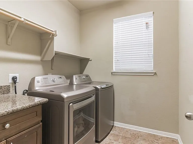 3418 Castleton Dr — Photo 30