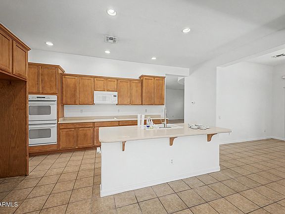 3rd image of 667 E RIVIERA Drive