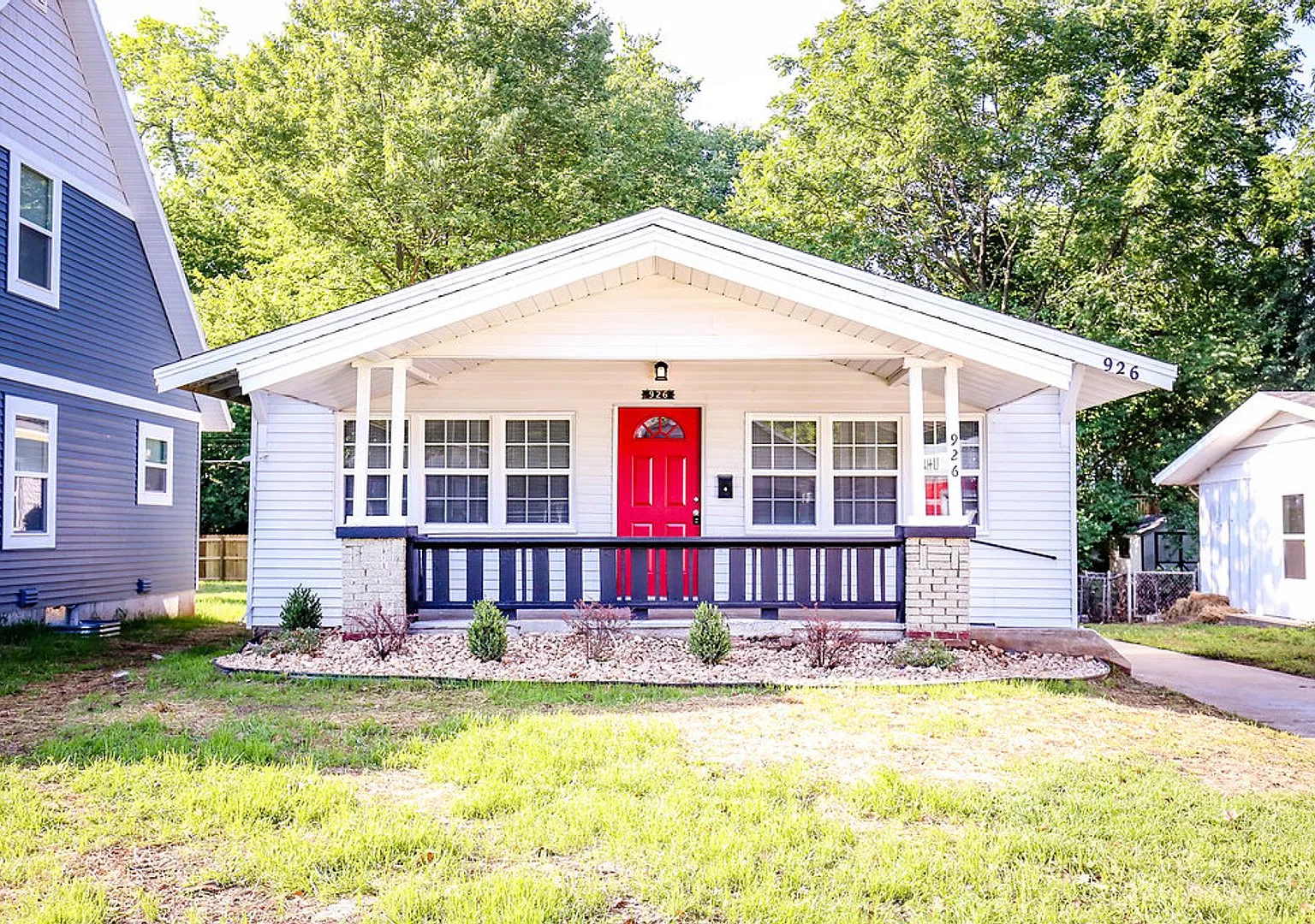 Gorgeous! 3br/2ba Home Near Msu With Huge Backyard & Garage — Photo 1