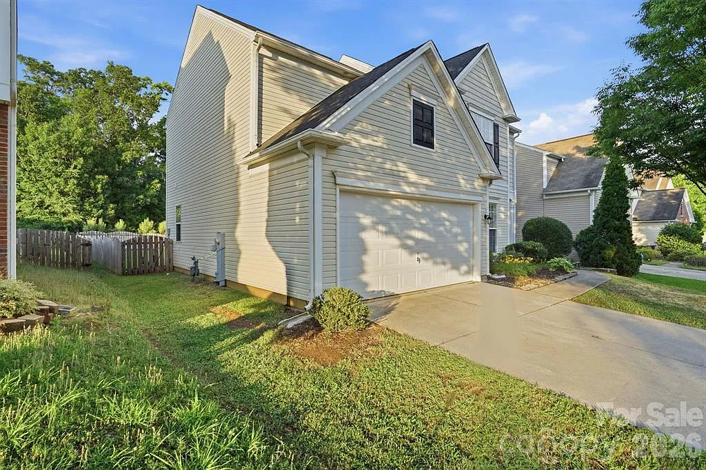 4 bed, 1701 sqft, $2,500 — Photo 2