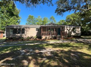 202 Susans Dr, Hampstead, NC 28443