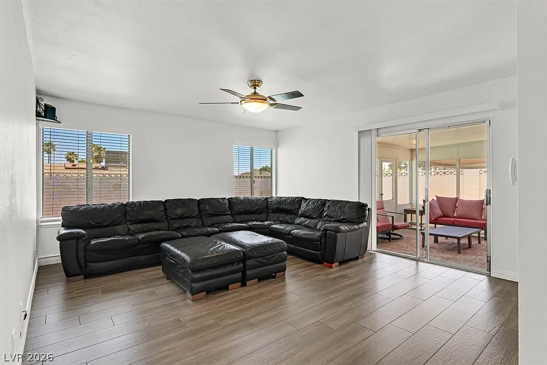 3 bed, 2.0 bath, 1606 sqft, $3,000 — Photo 4