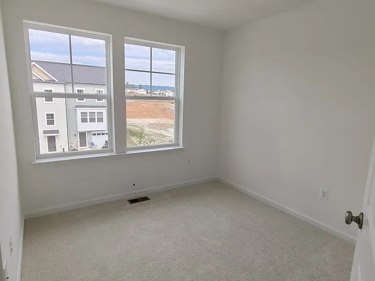 503 Fontana Cir — Photo 16