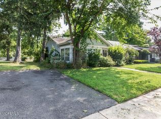 5A Carnation Dr, Lakewood, NJ 08701
