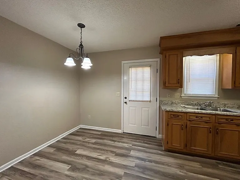 1050 Jessamine Trl — Photo 9