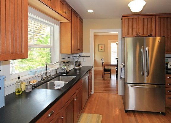 4th image of 1408 E Bryan Ave