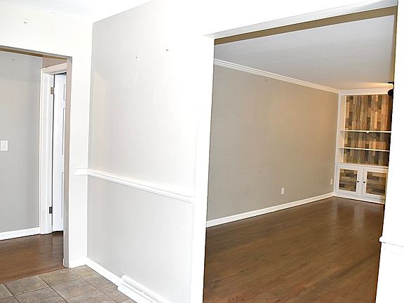 5th image of 23 Larchmont Dr