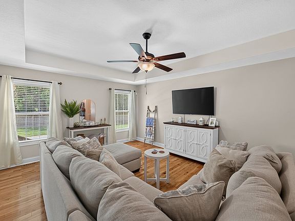 4th image of 261 Derby Ln