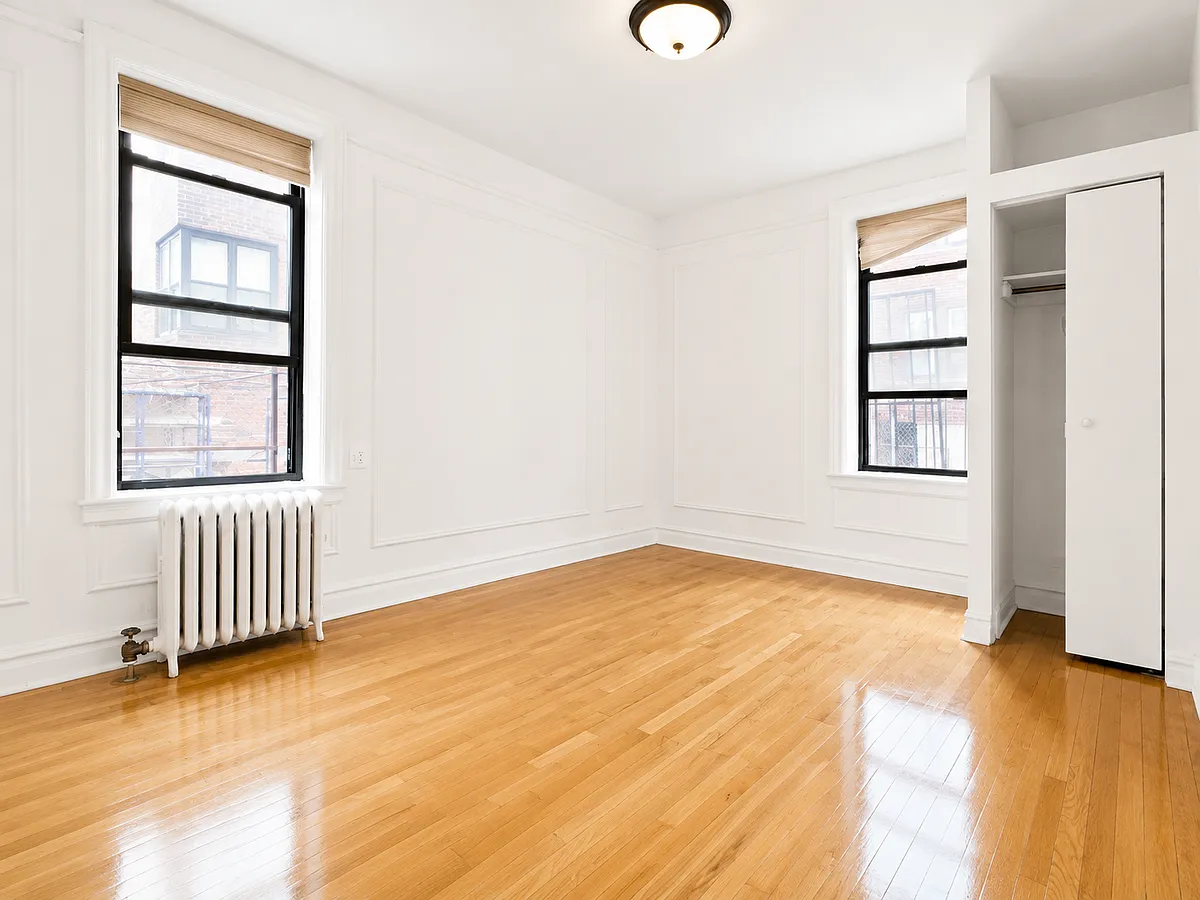 Building Photo - 615 Fort Washington Ave #2B