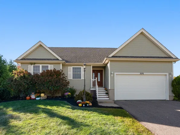 3076 Hunters Hill Dr, Dighton, MA 02715