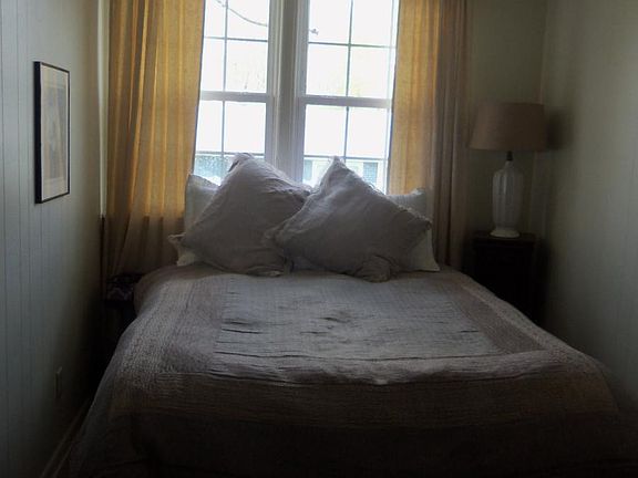 2nd image of 400 Lamont St APT 1