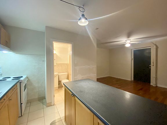 4th image of 284 Lawrence Ave W #B3