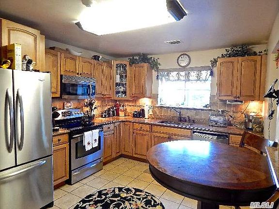 5th image of 243 River Dr