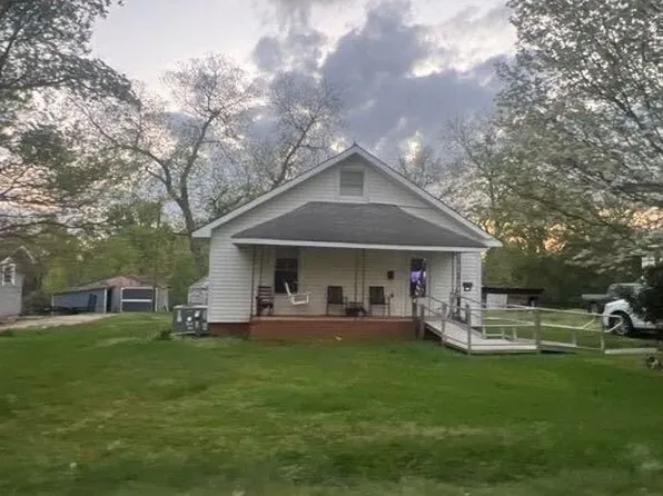 38 Stowe St, Lowell, NC 28098