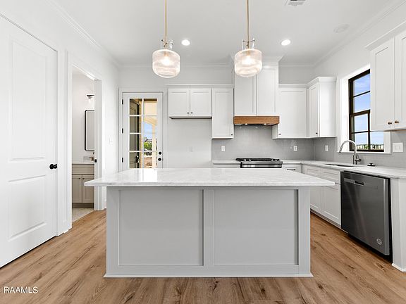 4th image of 115 Gaunt Ln #303