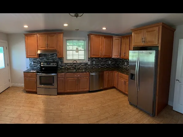 655 S West St, Feeding Hills, MA 01030