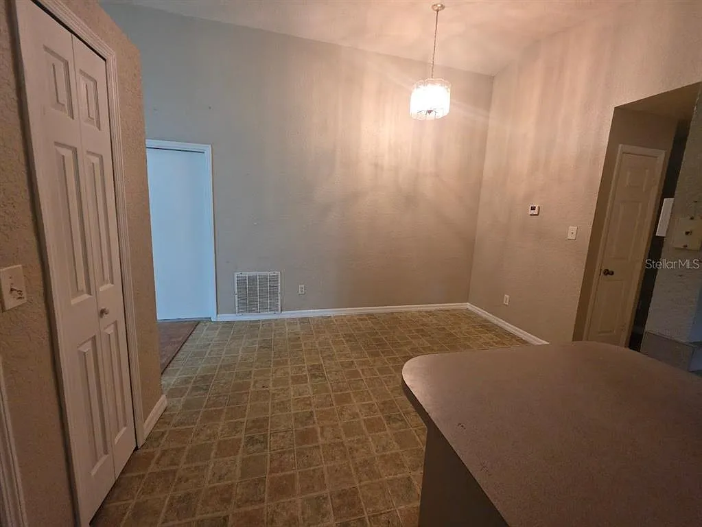 3 bed, 2.0 bath, 1178 sqft, $1,800 — Photo 3