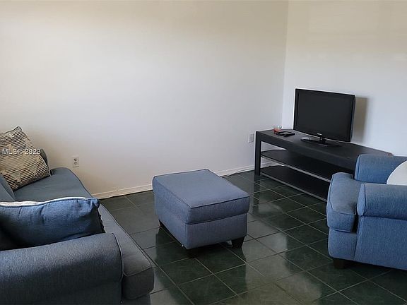 2nd image of 20210 NE 2nd Ave APT V29