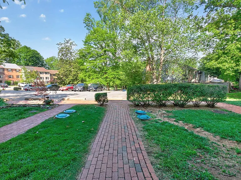 7 Georgetown Grn — Photo 3