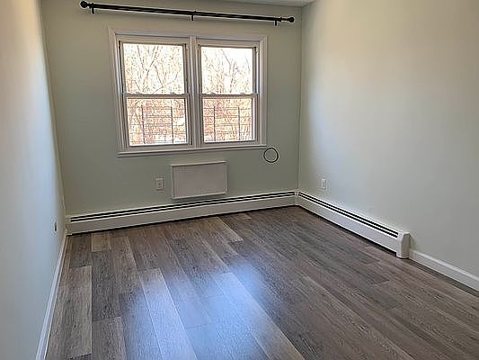 4th image of 26-20 9th St #3R