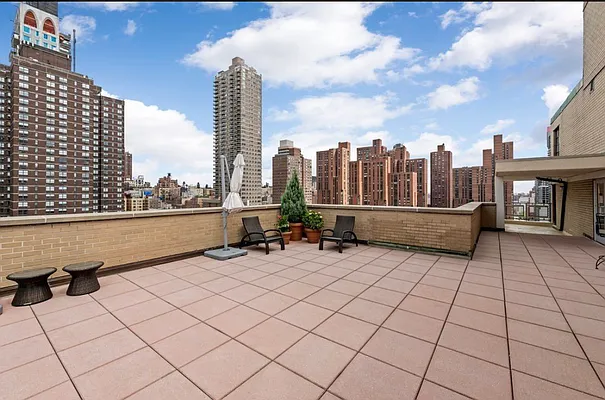 Sold by R New York | media 8