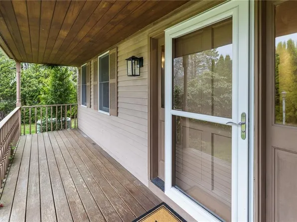 26 E Bayview Rd, Charlestown, RI 02813