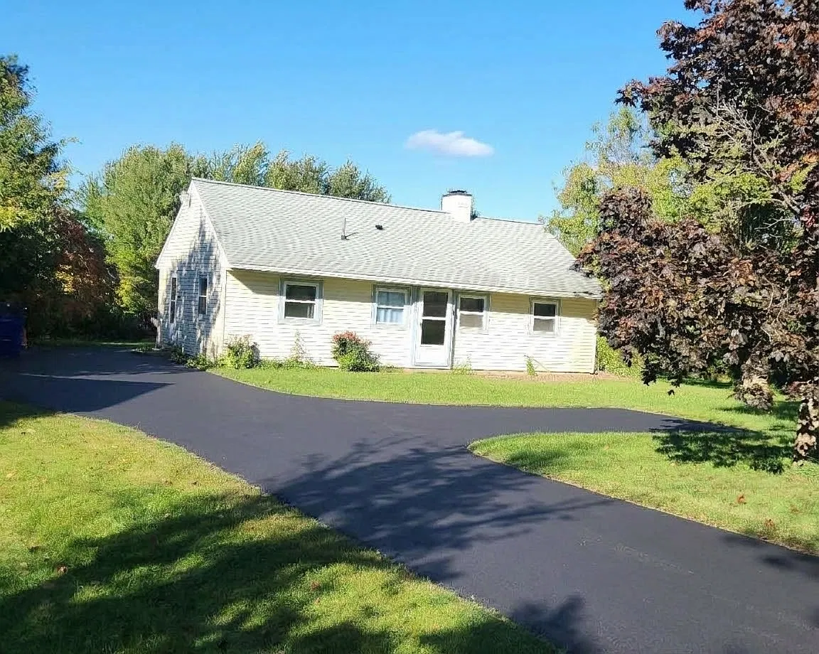 3 bed, 864 sqft, $2,150 — Photo 1