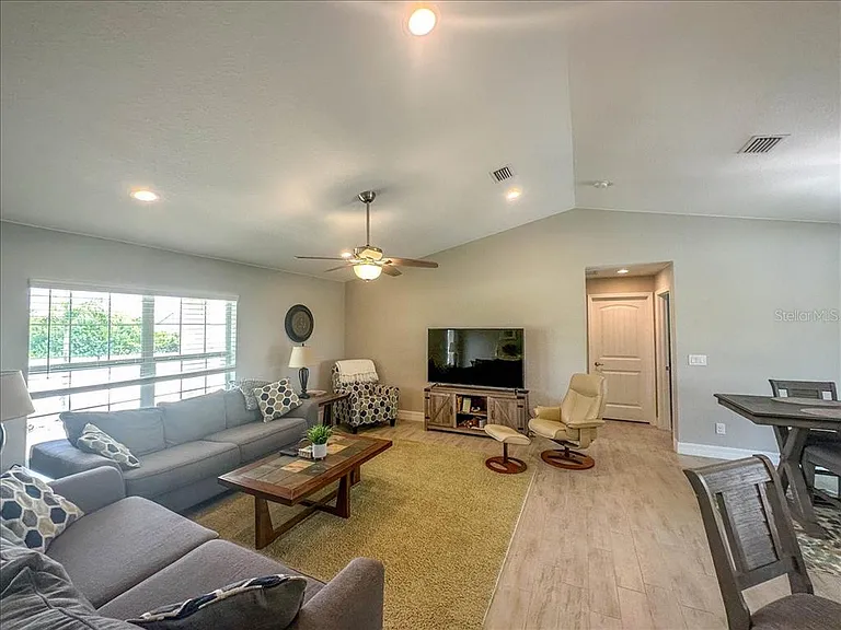 11707 Willmington Blvd — Photo 11