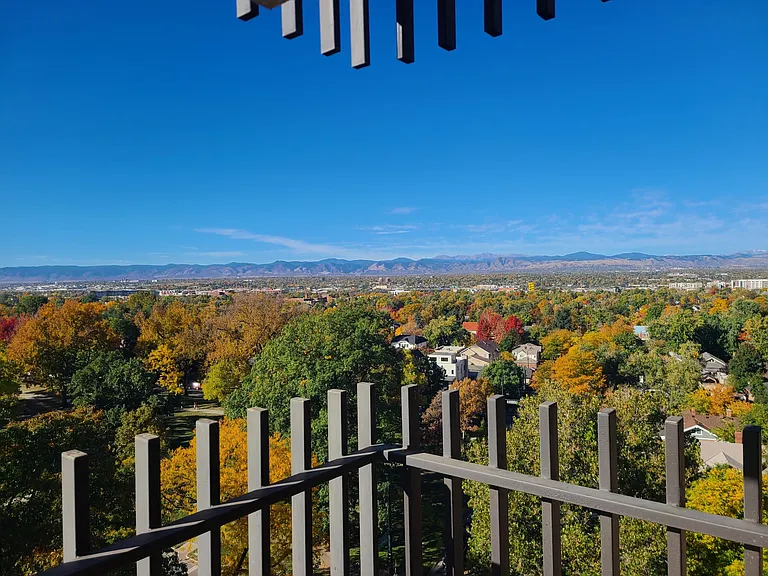 Amazing views of Colorful Colorado-mountains and Wash Park